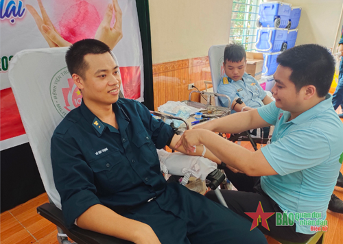 Chiến sĩ mới 15 lần hiến máu tình nguyện